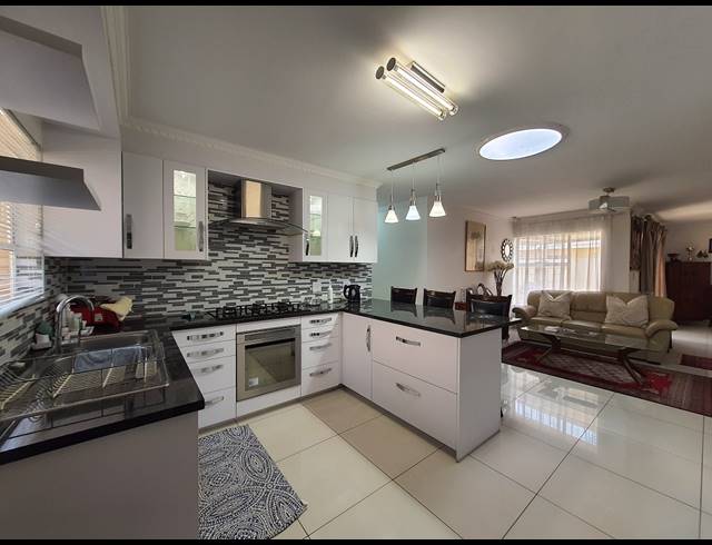 3 BEDROOM CLUSTER RENTED IN HALFWAY GARDENS